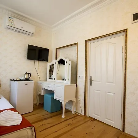 Paris Garden Hotel 3*