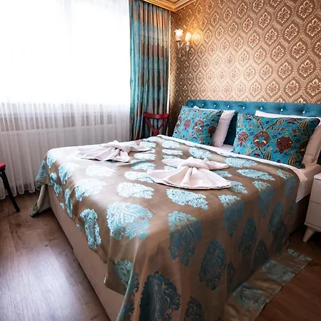 Paris Garden Hotel 3*