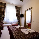 Paris Garden Hotel 3*